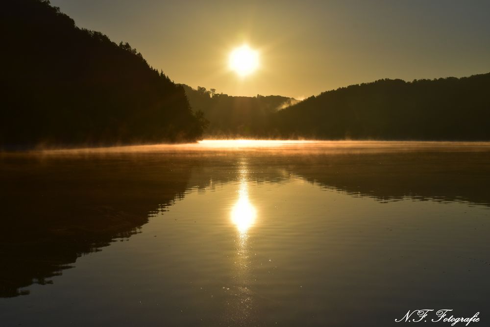 Sonnenaufgang an der Wahnbachtalsperre 