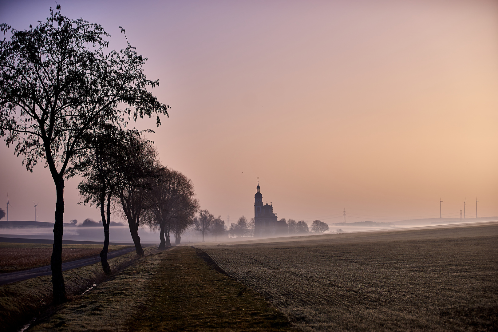 Sonnenaufgang an der Wallfahrtskirche Fährbrück