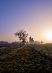 Sonnenaufgang an der Wallfahrtskirche Fährbrück