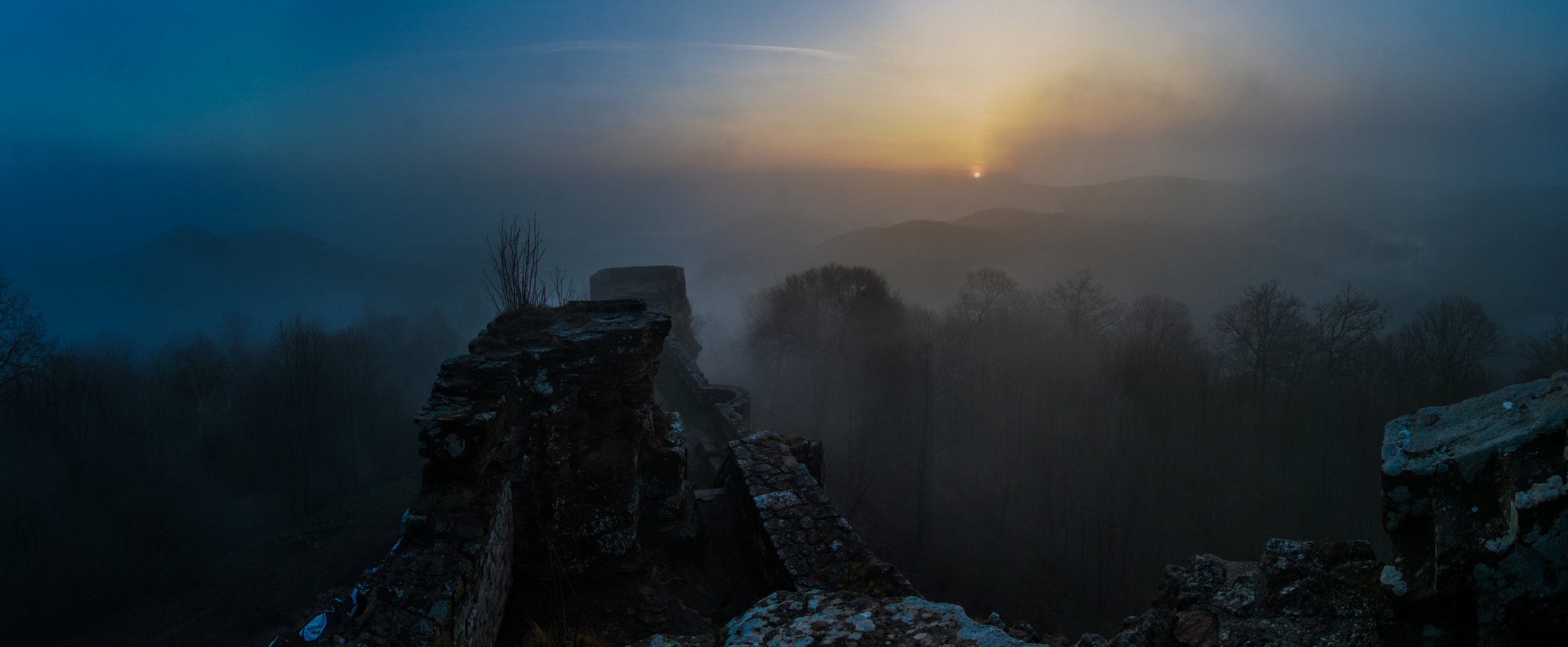 Sonnenaufgang an der Wegelnburg