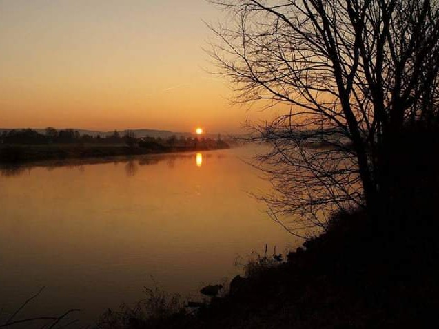 Sonnenaufgang an der Weser bei Emmerthal-Ohr 