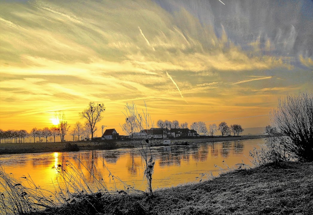 Sonnenaufgang an der Weser bei Grohnde