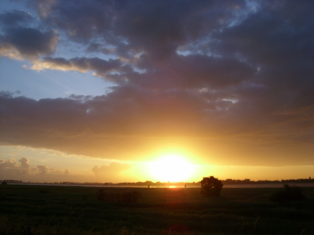 Sonnenaufgang an der Weser