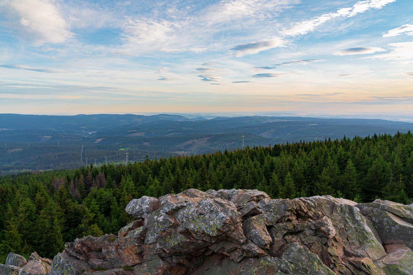 Sonnenaufgang an der Wolfswarte im Harz