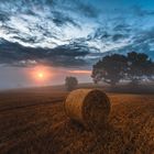 Sonnenaufgang an einem kalten Herbstmorgen 