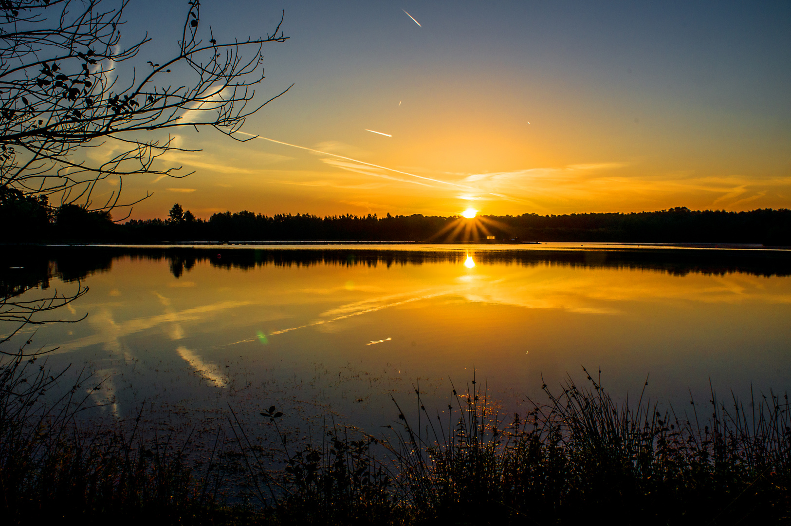 Sonnenaufgang an einem kleinen See