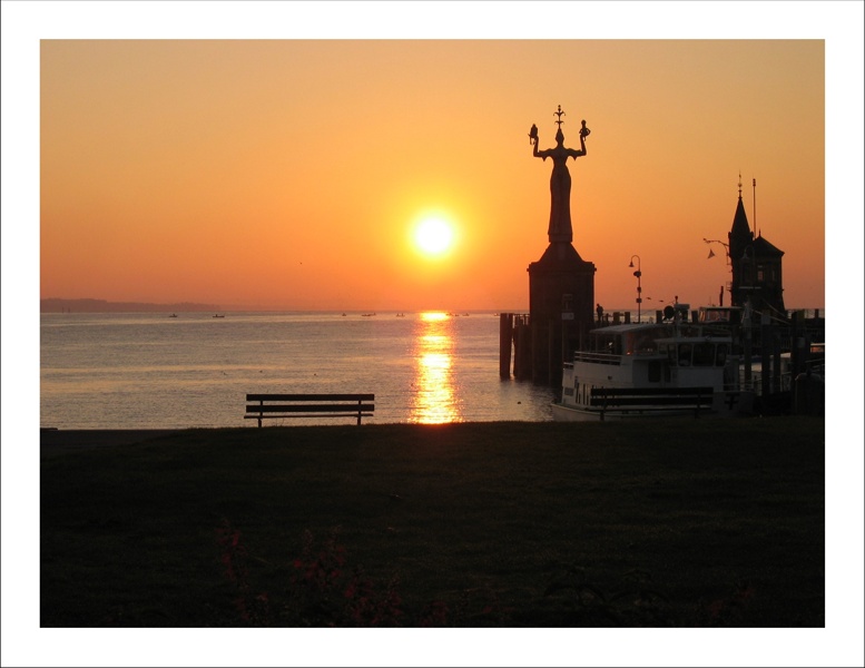 Sonnenaufgang an Konstanzer Hafen