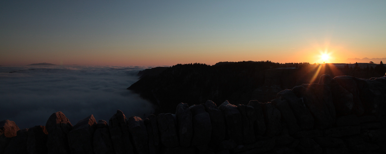 Sonnenaufgang auf dem Creux Du Van