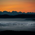 Sonnenaufgang auf dem Hochblauen mit Blick auf das Berner Oberland