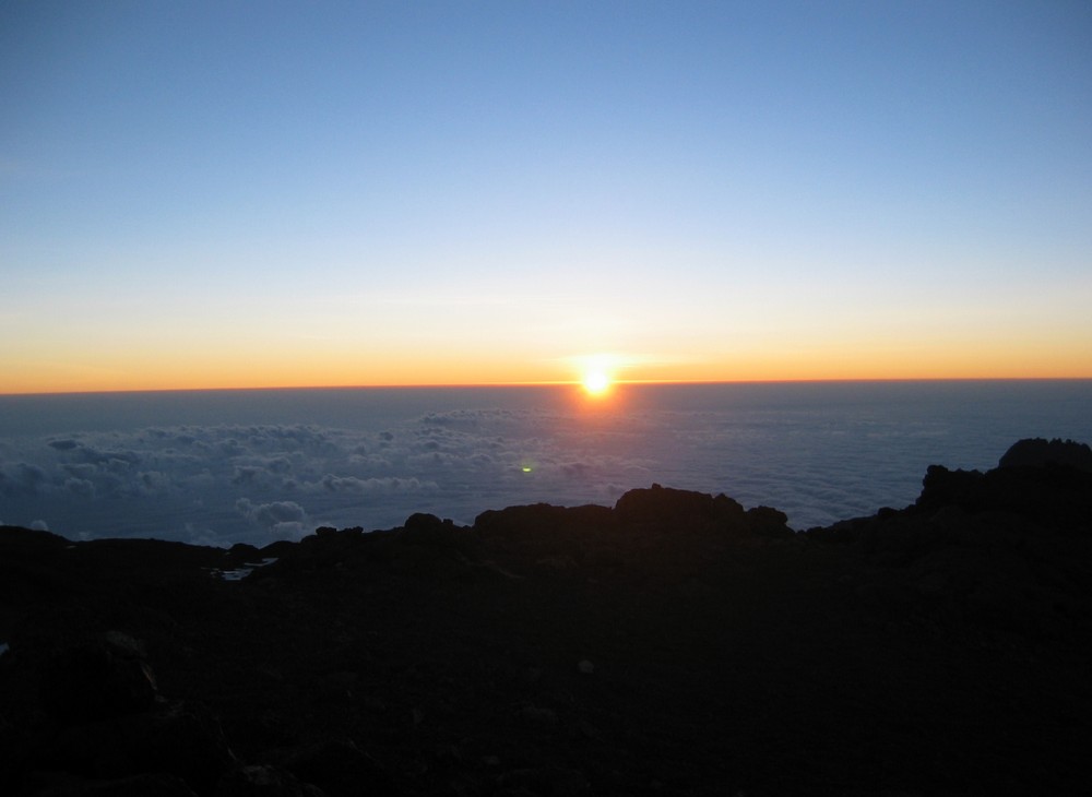 sonnenaufgang auf dem kilimanjaro