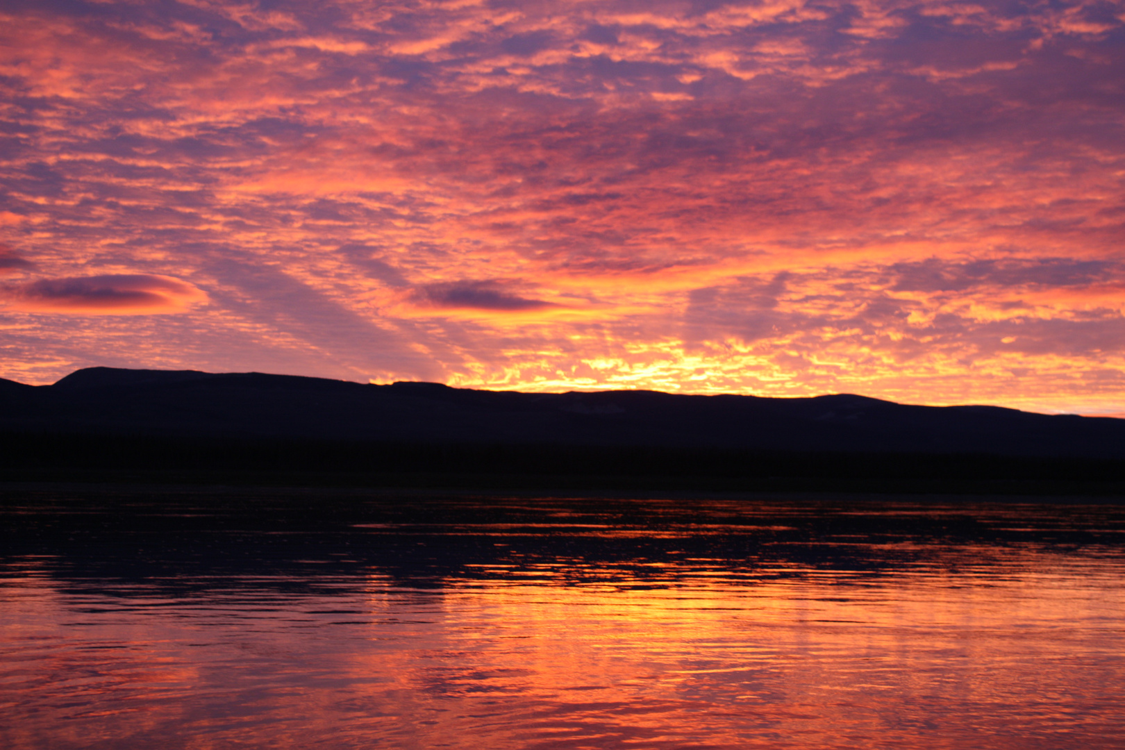 Sonnenaufgang auf dem MacKenzie River (II)