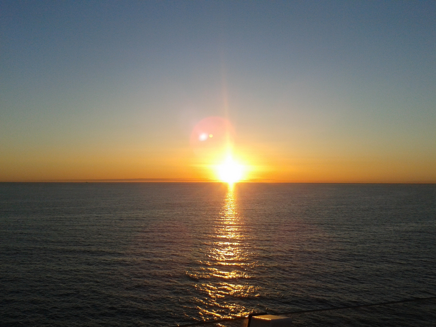 Sonnenaufgang auf dem Meer