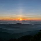 Sonnenaufgang auf dem Mount Kyaiktiyo (© Buelipix)