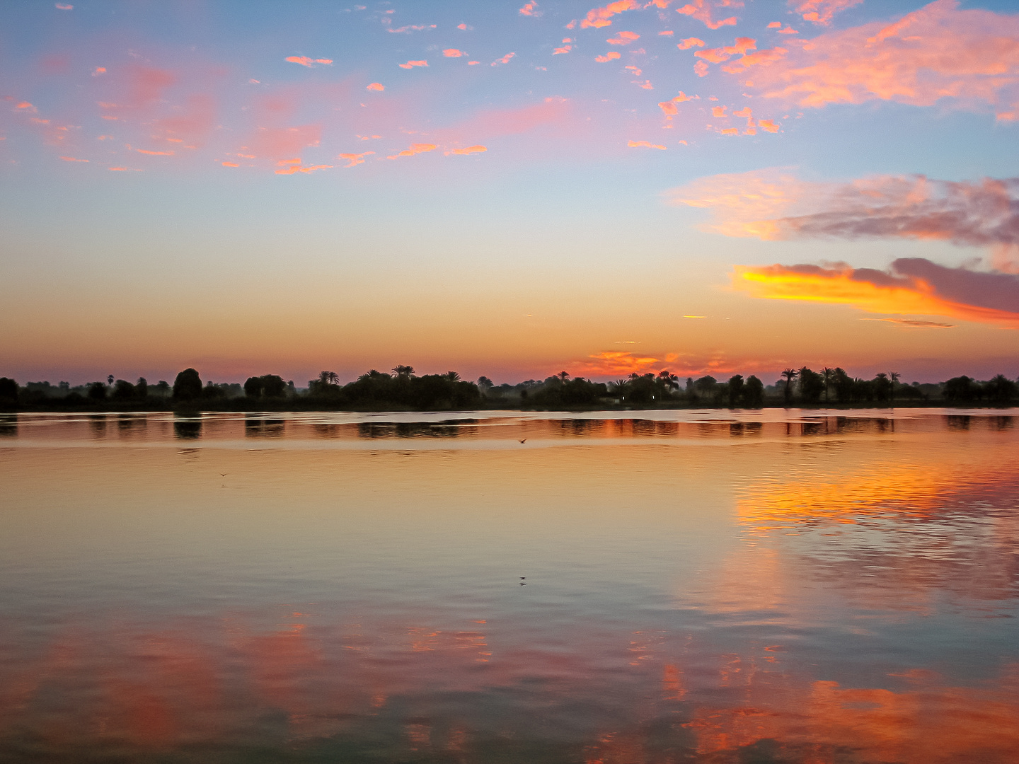 Sonnenaufgang auf dem Nil bei Esna