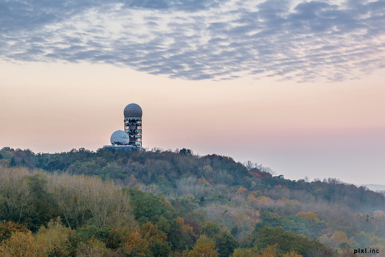 Sonnenaufgang auf dem teufelsberg in Berlin