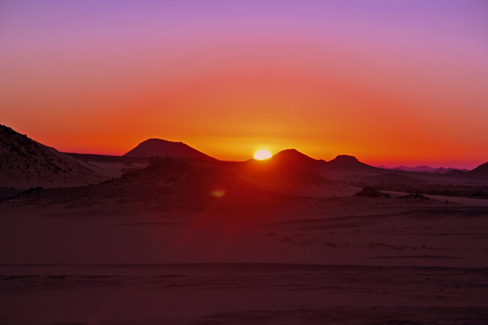 Sonnenaufgang auf dem Weg nach Abu Simbel