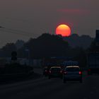 Sonnenaufgang auf der Autobahn