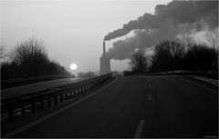 Sonnenaufgang auf der Autobahn  sw