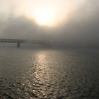 Sonnenaufgang auf der Donau im Hafen von Bratislava