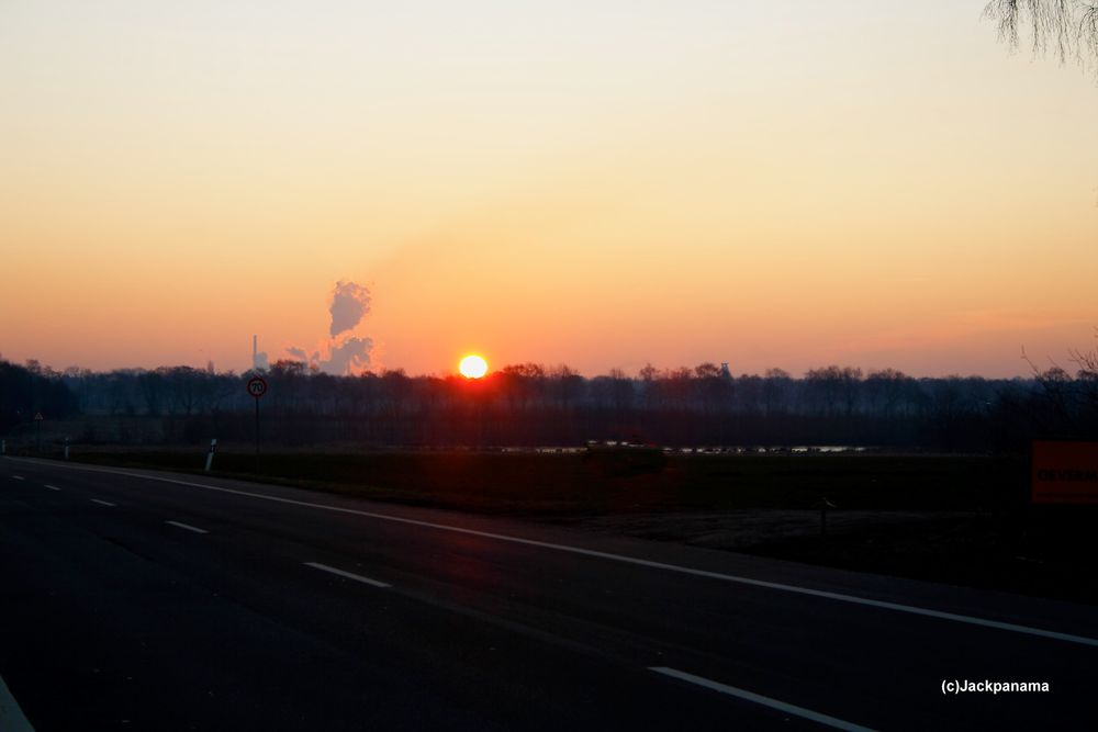 Sonnenaufgang auf der Fahrt zur Arbeit