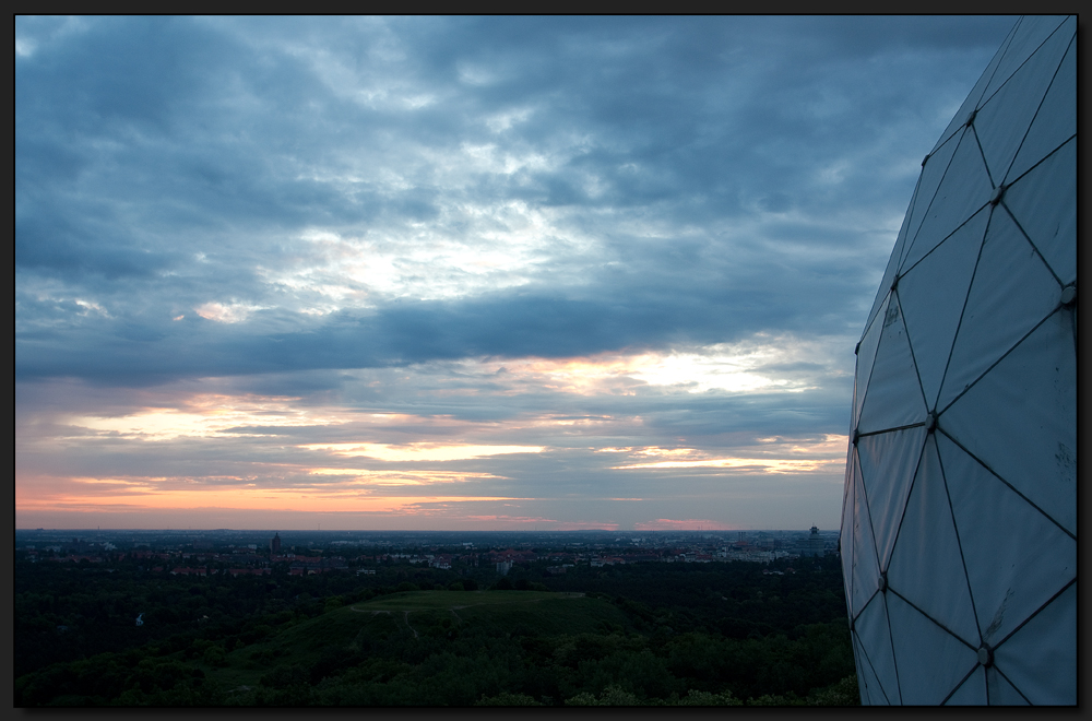 ...Sonnenaufgang auf der Spionagestation...