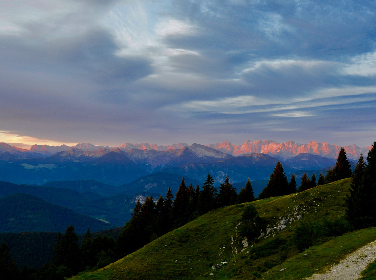 Sonnenaufgang auf der Stiealm