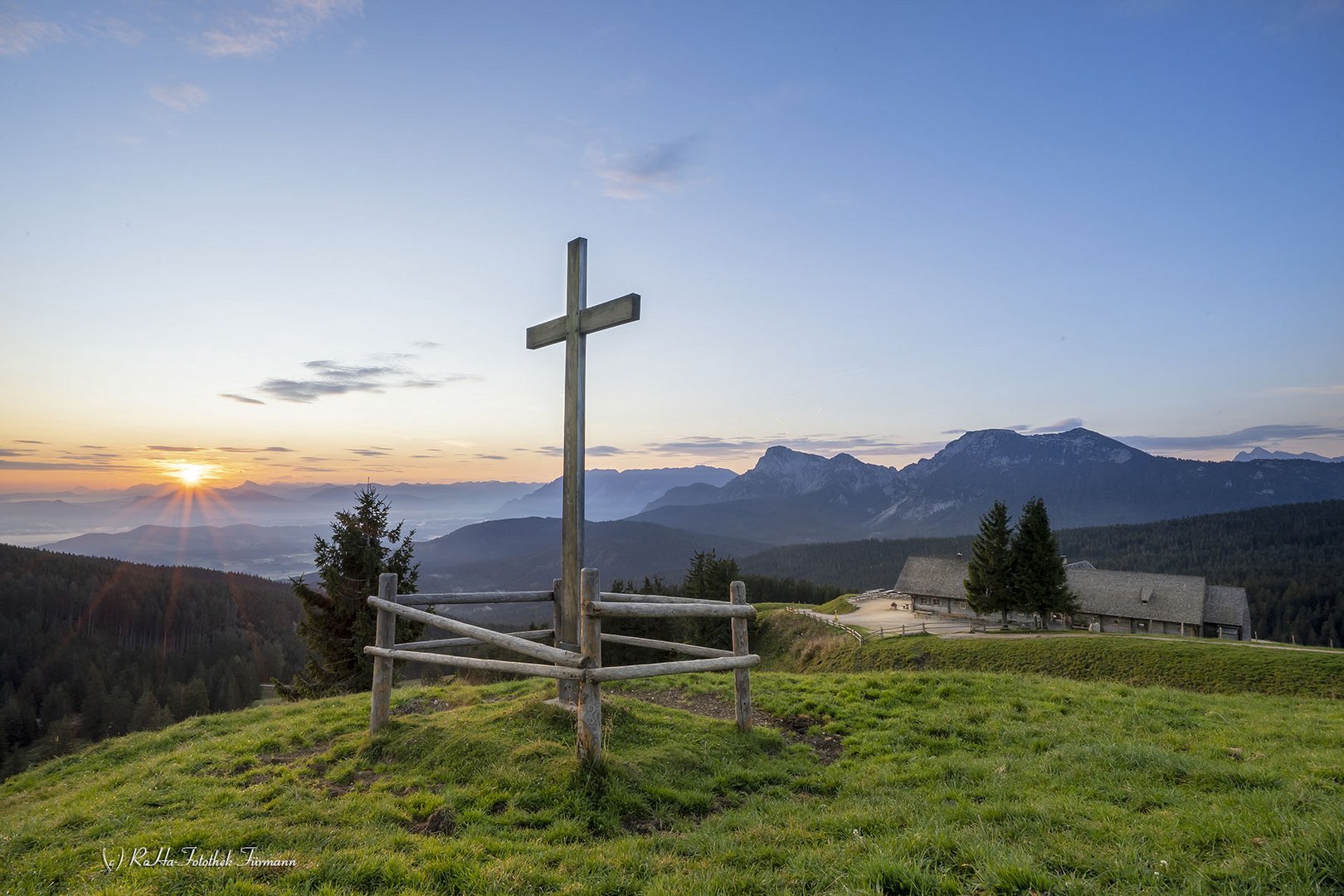 Sonnenaufgang auf der Stoißer Alm auf dem Teisenberg