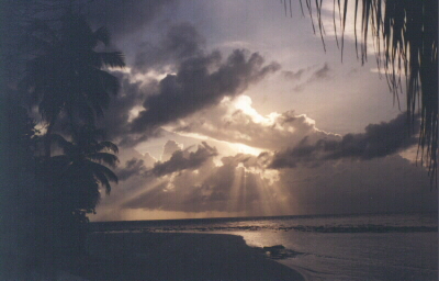 Sonnenaufgang auf Embudu/Malediven