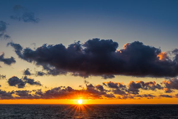 Sonnenaufgang auf See