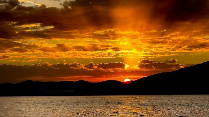 Sonnenaufgang auf See