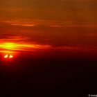 Sonnenaufgang aus dem Flugzeugfenster