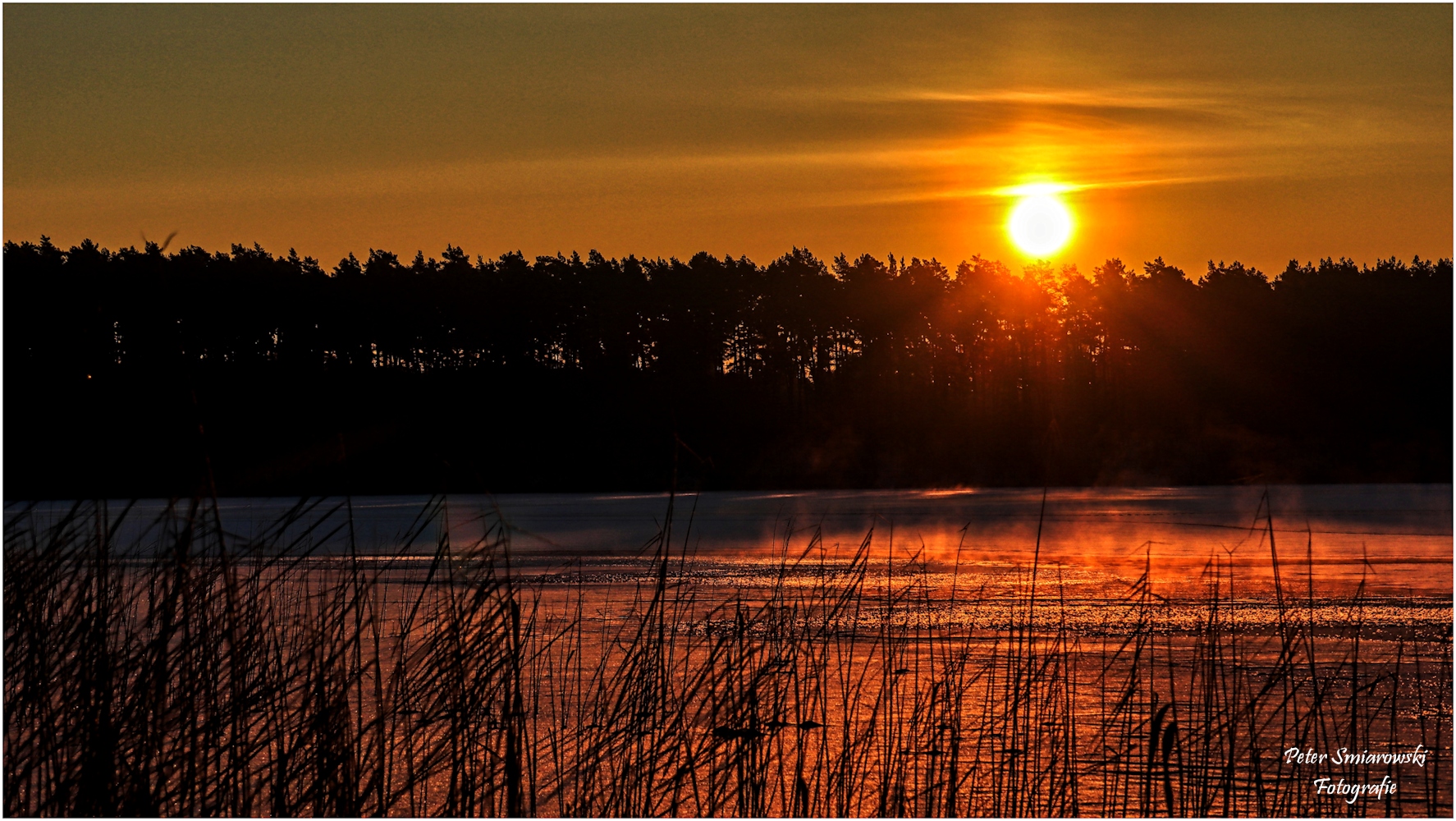 Sonnenaufgang bei -21°C am Koniksee in Masuren