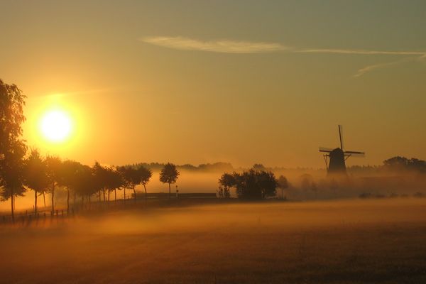 Sonnenaufgang bei Bothmer in der Leinemarsch (Südheide)