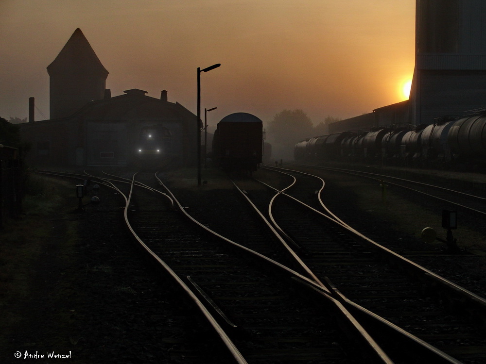 Sonnenaufgang bei der Eisenbahn