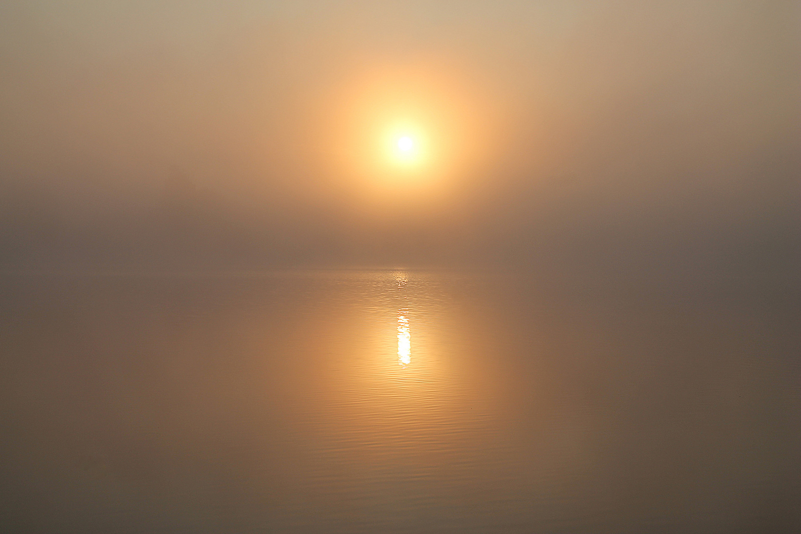 Sonnenaufgang bei Hochnebel