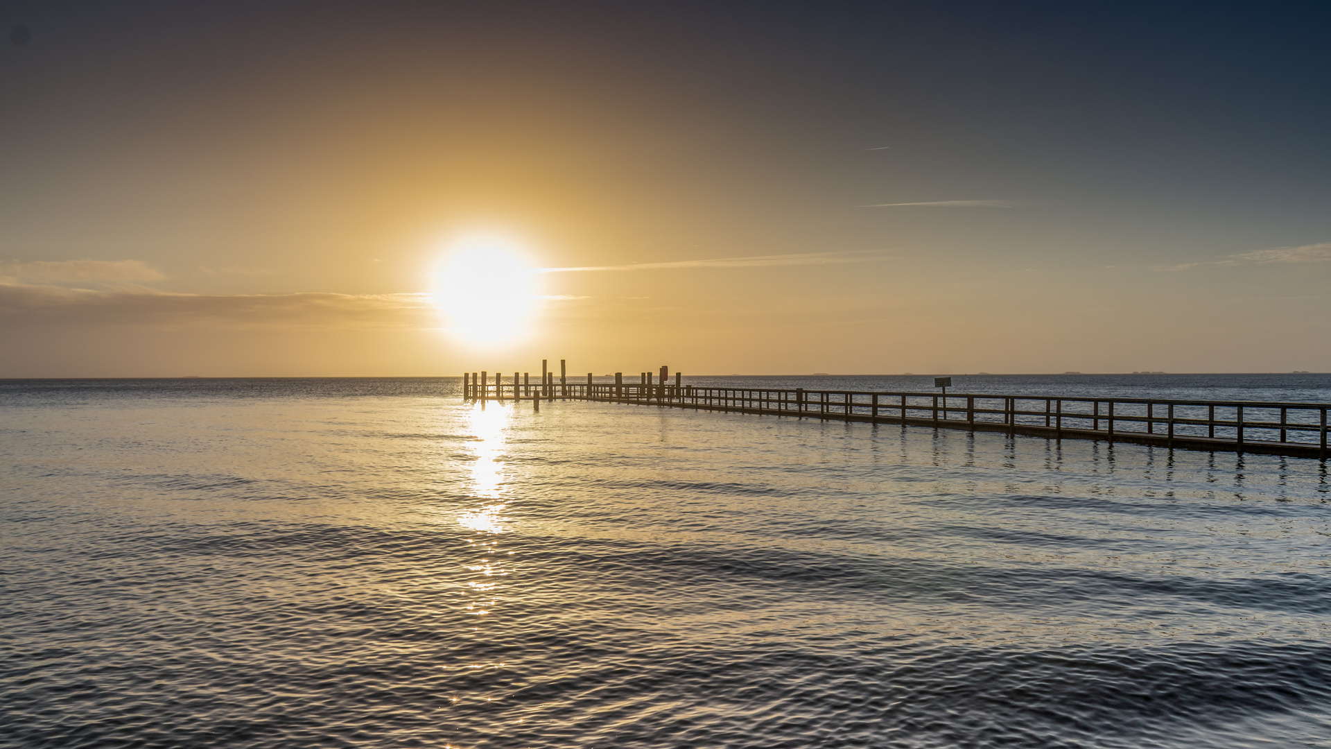 Sonnenaufgang bei Hochwasser