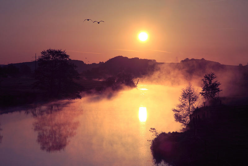 Sonnenaufgang bei Schwerte an der nebeligen Ruhr