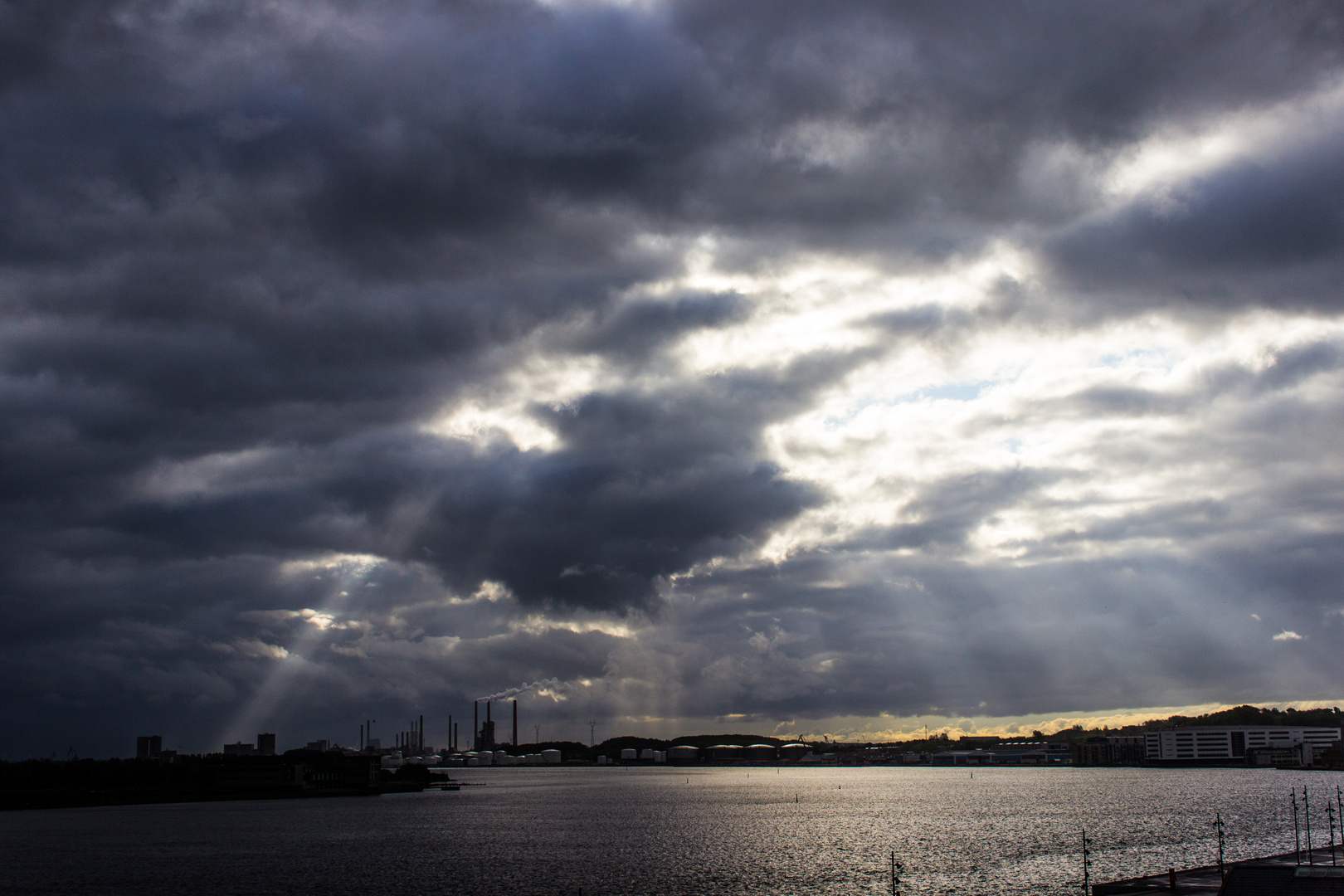 Sonnenaufgang bei Wolken, Limfjord bei Aalborg