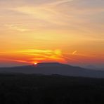 Sonnenaufgang beim Decinsky Sneznik (Hohem Schneeberg) von der Naklerov vysina aus