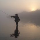 Sonnenaufgang beim Fliegenfischen