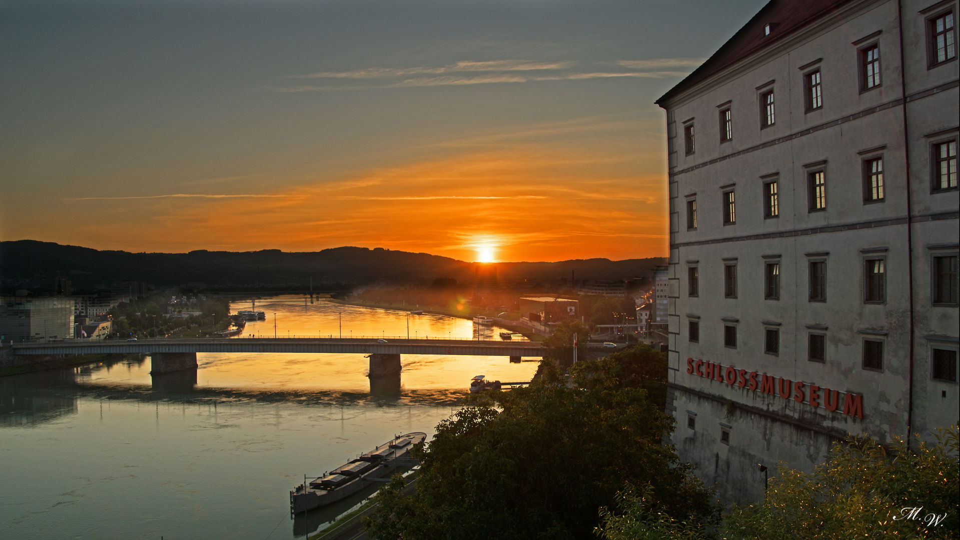 Sonnenaufgang beim Schloss Museum Linz