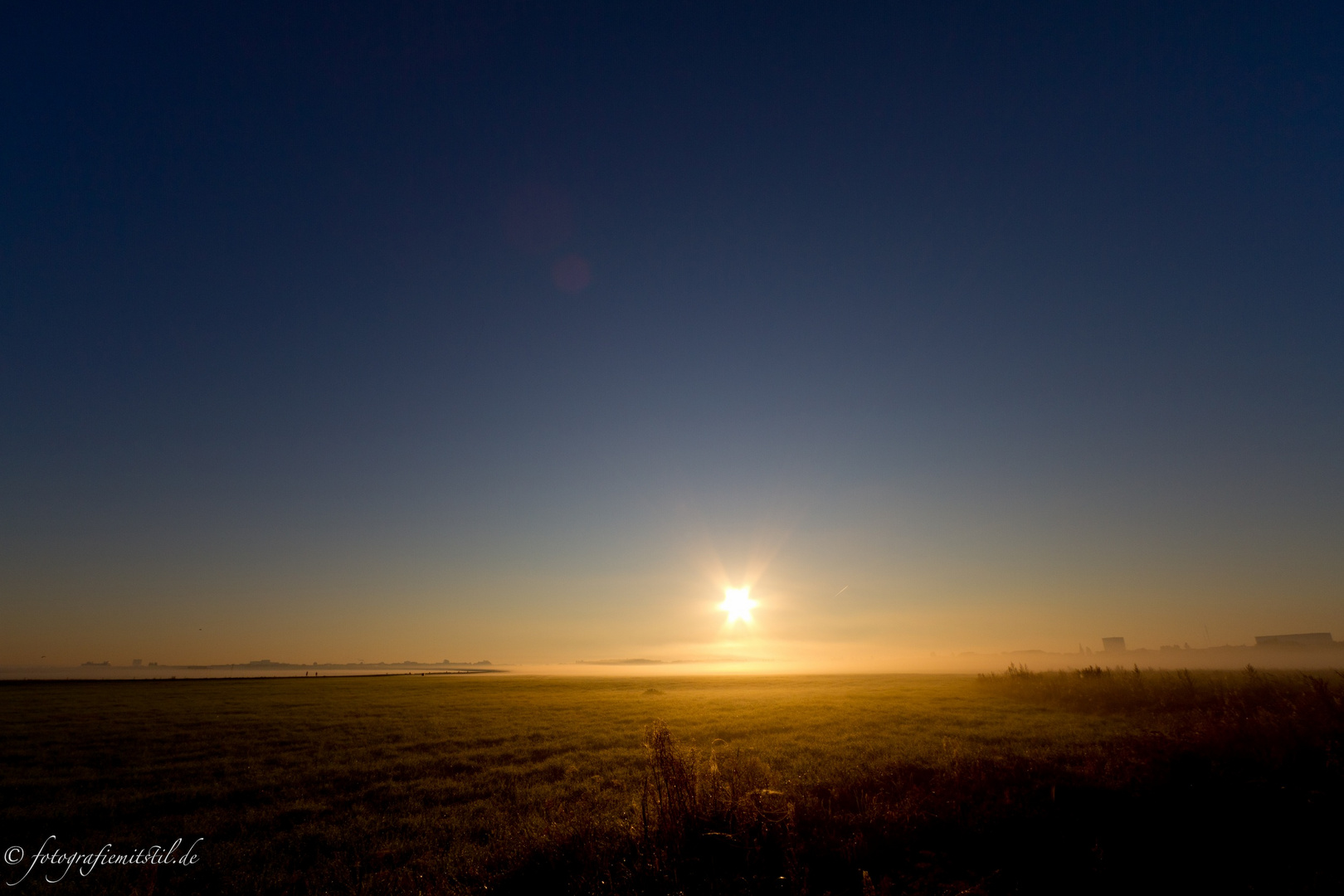 Sonnenaufgang Berliner Flughafen Tempelhof