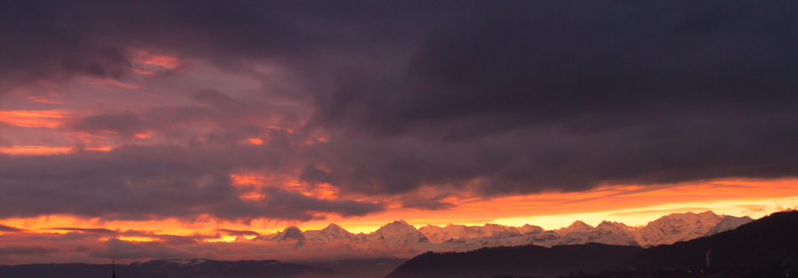 Sonnenaufgang Berner Alpen