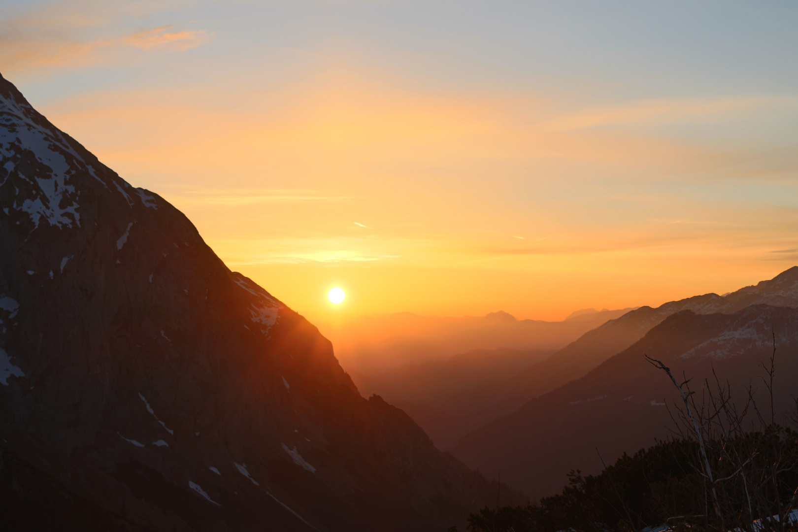 Sonnenaufgang durchs Tal