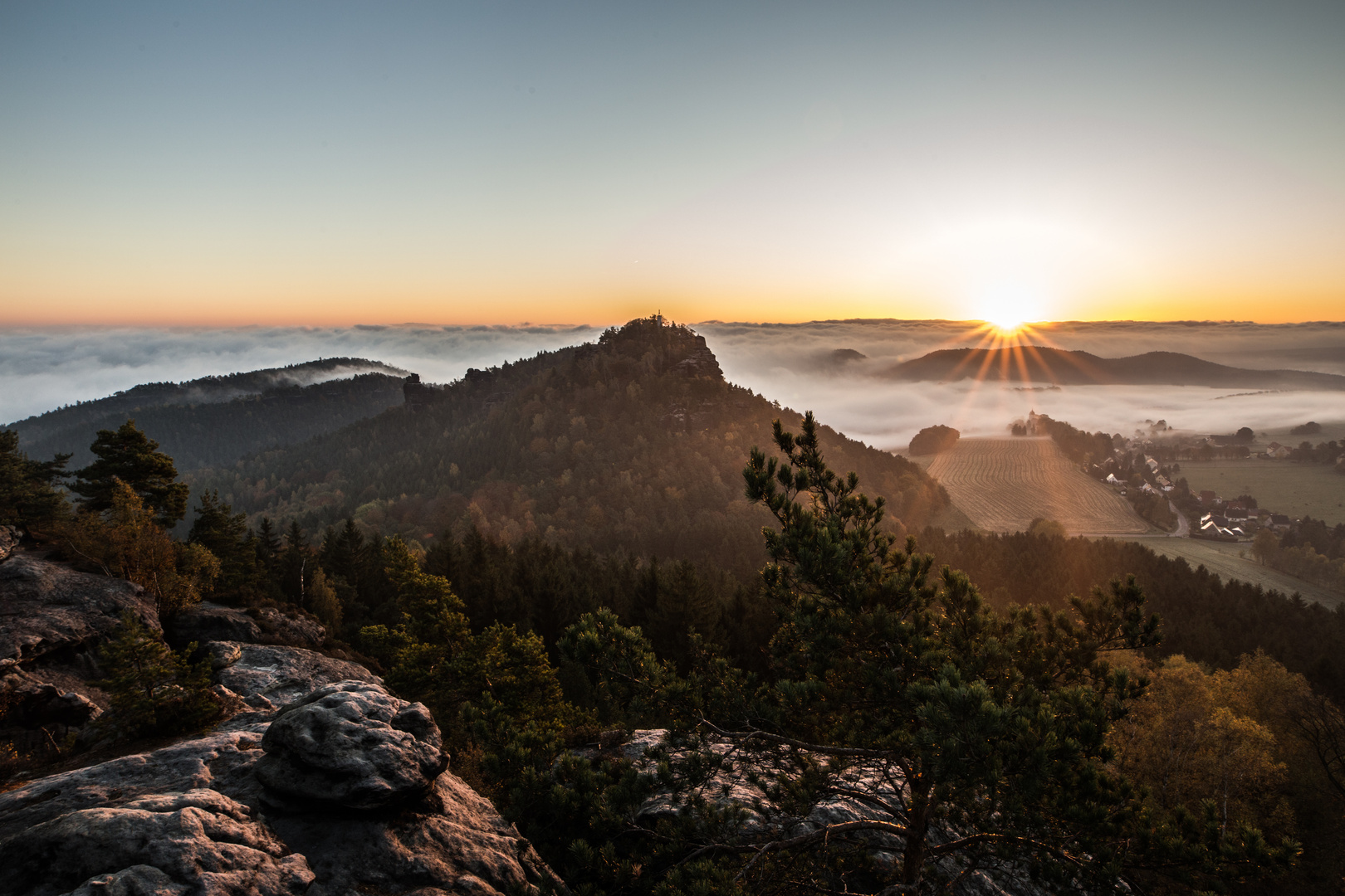 [ - Sonnenaufgang Gohrischstein - ]