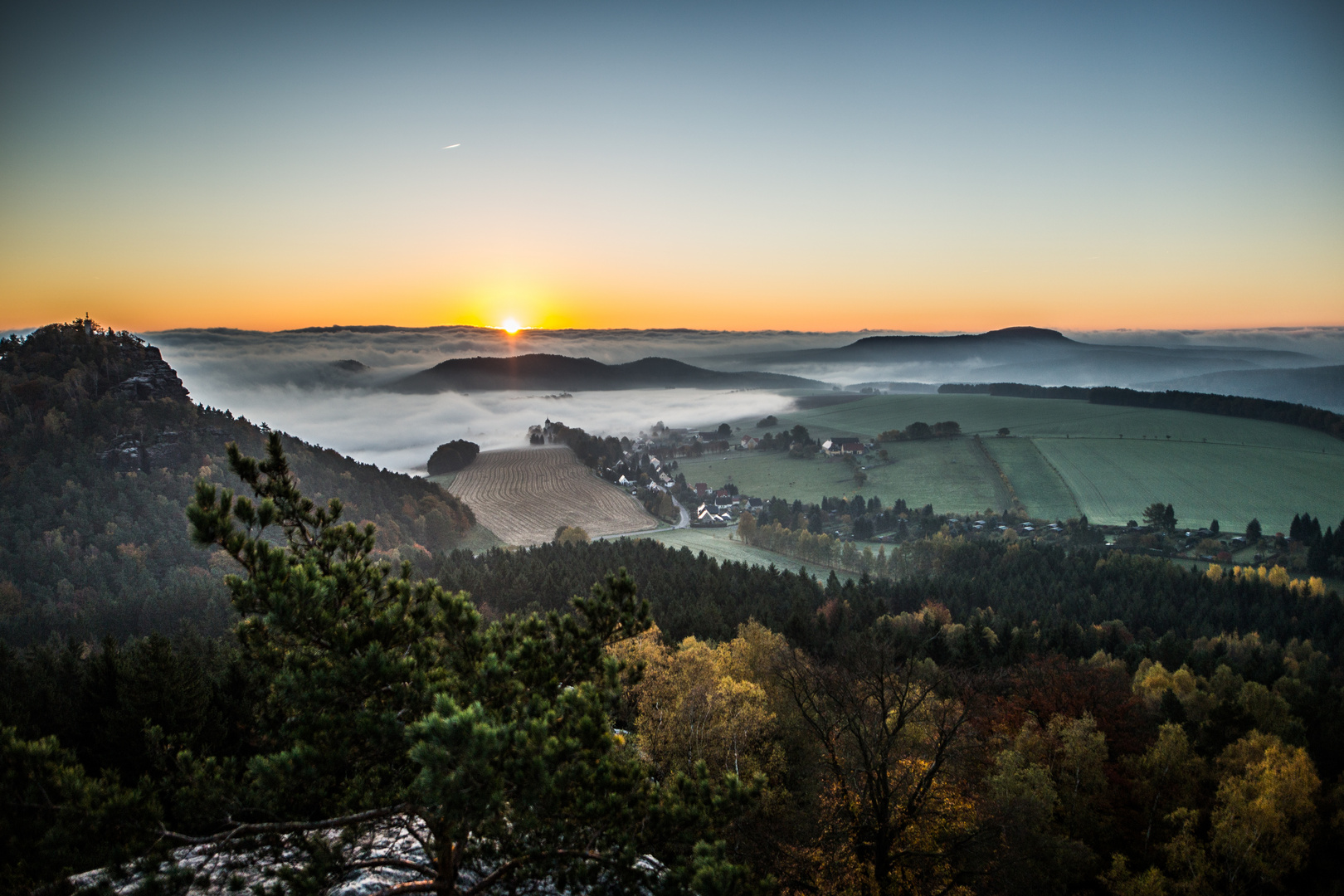 [ - Sonnenaufgang Gohrischstein - ]