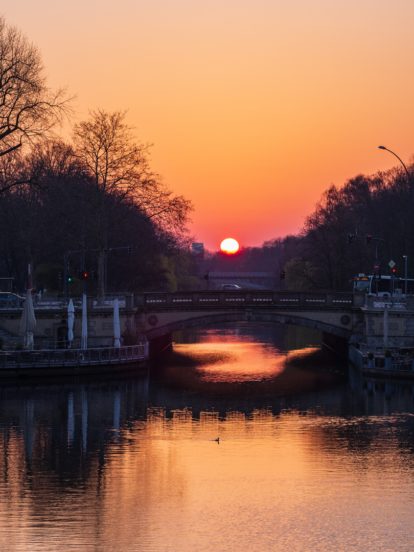 Sonnenaufgang Hamburg Ende März 2020