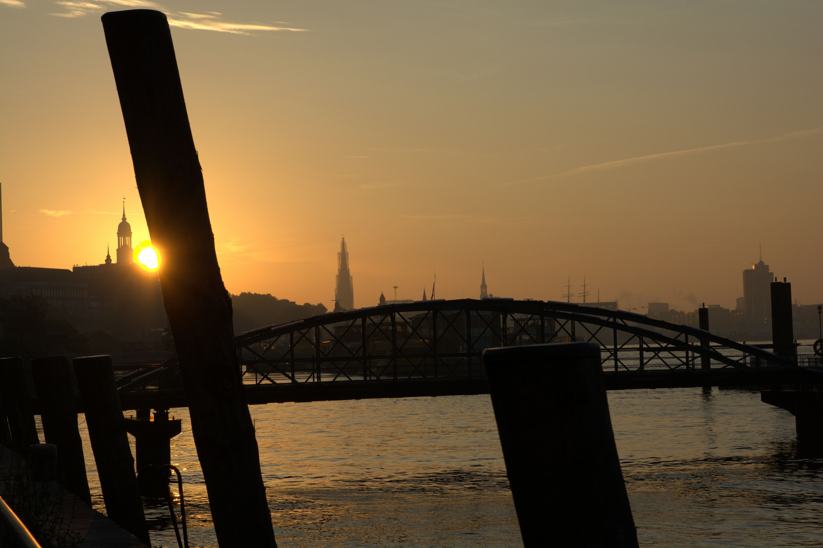 Sonnenaufgang Hamburger Hafen Part 2