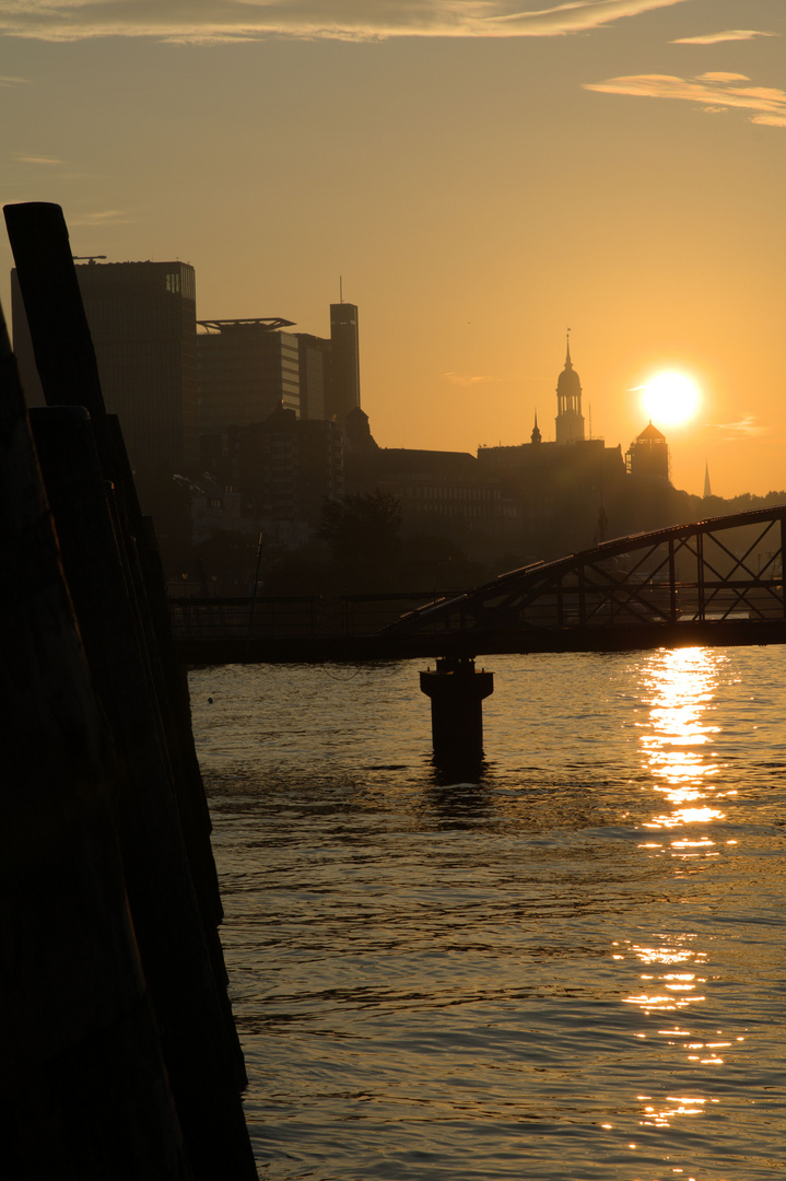 Sonnenaufgang Hamburger Hafen Part 3