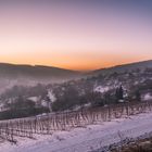 Sonnenaufgang hinter dem Hügel